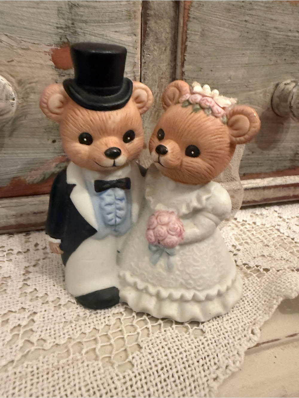 Homco wedding bear Gold-Label Ceramic Figurine Base with Black Markings